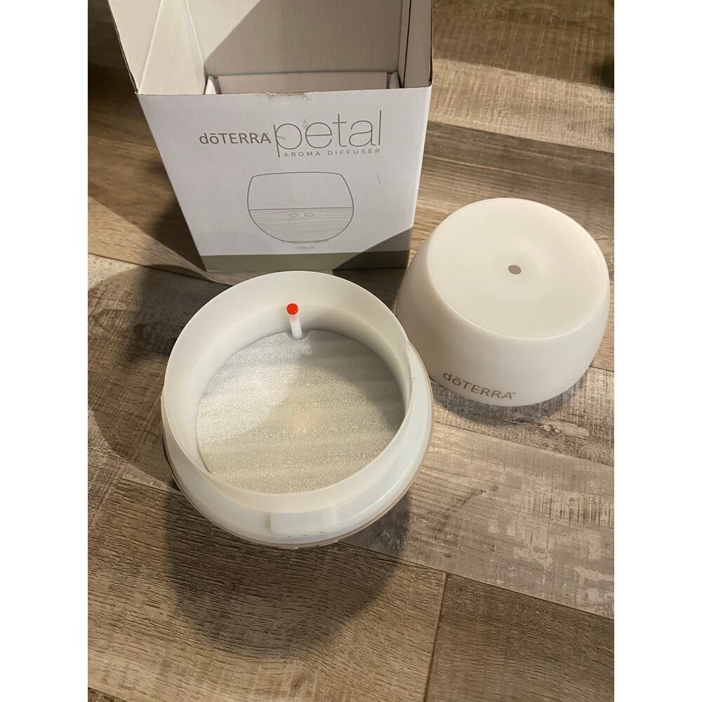 doTERRA Petal Essential Oil Diffuser White Aroma Device - Picture 5 of 13